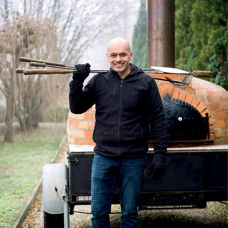 István kemencével