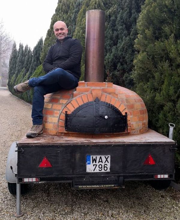 Towable trailer oven